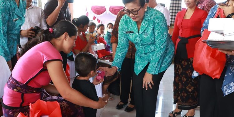 TP PKK Provinsi Bali Gelar Aksi Sosial “Menyapa dan Berbagi” di Gianyar