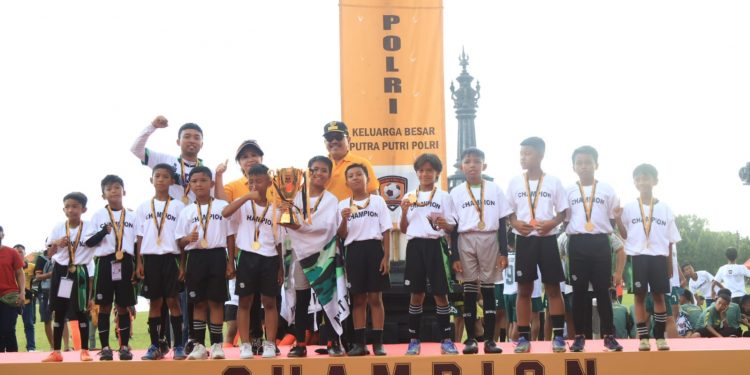 Wagub Cok Ace Sampaikan Penanganan Olahraga Harus Profesional