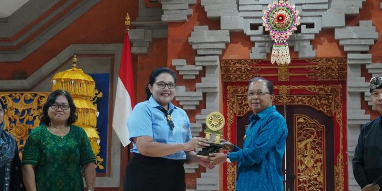 Hadirkan Gubernur Koster, FIB Unud Sukses Gelar Seminar Pemuda Nasional