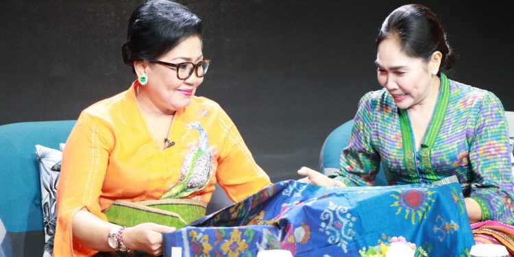 Kembangan Sentra Tenun Bali Barat, Ny.Putri Koster Komitmen Fokus Penguatan Pemasaran di Hilir
