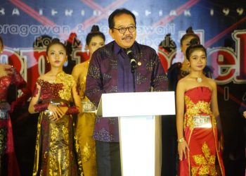 Wagub Cok Ace Berpesan Agar Orang Tua Model TMI 2022 Tetap Kawal Prestasi Akademik Anaknya