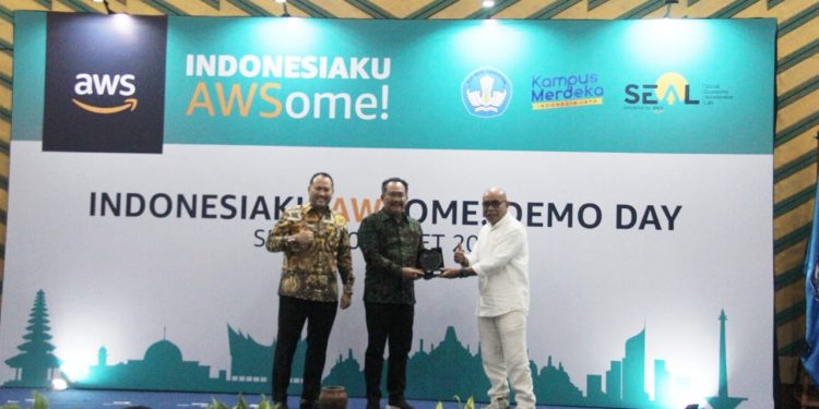 Dukung Merdeka Belajar, Diskominfos Bali Sabet Digital Innovation Leader Award dari kemendikbud Ristek RI
