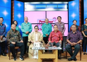 Ny. Putri Koster Dalam Dialog Interaktif 44 Tonggak Peradaban Bali Era Baru  Dengan Tema “Pelayanan Kesehatan Tradisional Bali”