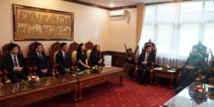 Wagub Cok Ace Terima Kunjungan Walikota Dujiangyan City, Chengdu – Tiongkok