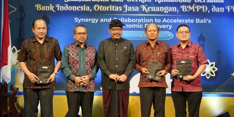 Wagub Bali Saat Menghadiri Acara Silaturahmi dan Berkah Ramadhan Bersama Bank Indonesia