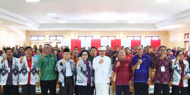 Wakil Gubernur Bali membuka Konkerprov PGRI Bali Tahun 2023