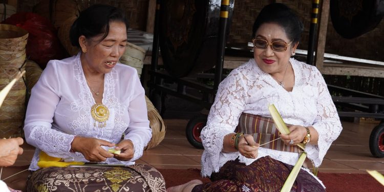 Serangkaian IBTK di Pura Agung Besakih, Ny Cok Ace Ngaturang Ayah Mejejaitan