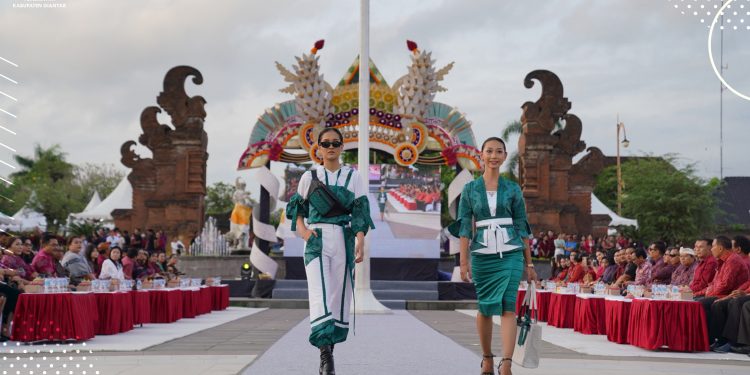 Fashion Show dan Pameran UMKM Ikut Meriahkan HUT Kota Gianyar ke-252