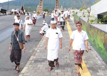 Gubernur Koster Lakukan  Sidak Pelayanan Dikawasan Suci Besakih