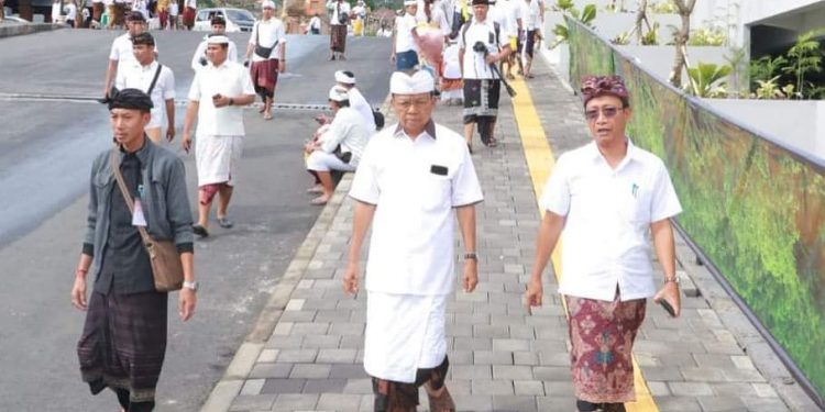 Gubernur Koster Lakukan  Sidak Pelayanan Dikawasan Suci Besakih