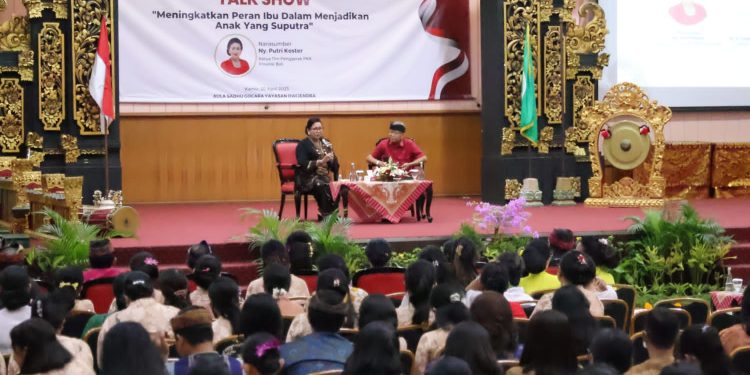 Menjadi Narasumber Dalam Acara “Talk Show” di Yayasan Dwijendra Ny. Putri Koster Tingkatkan Peran Ibu