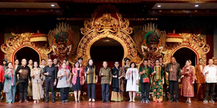 Ketua Dekranasda Provinsi Bali Dalam Acara Pembukaan Pameran IKM Bali Bangkit Tahap 3 Tahun 2023