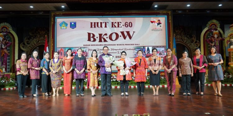 Hadiri Puncak Peringatan HUT BKOW ke 60th, Wagub Cok Ace Harap Peran Perempuan Bali dalam Berbagai Aspek Terus Meningkat