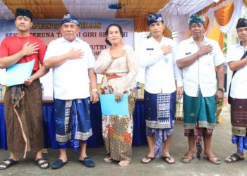 Lestarikan Budaya, Bupati Tamba Kukuhkan Sekaa Gong Desa Gumbrih