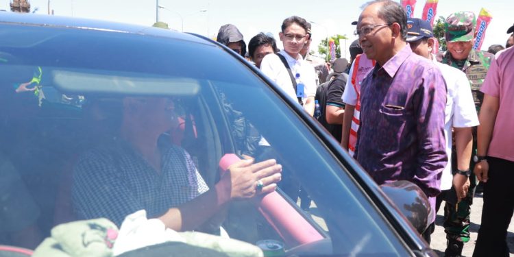 Tinjau Pos Terpadu Mudik Lebaran 2023 di Gilimanuk, Gubernur Koster Kerahkan Dishub Bali Dukung Personil Gabungan Layani Pemudik