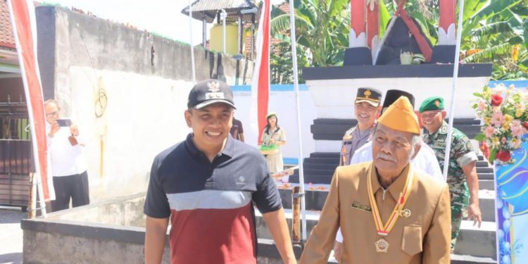 Wabup Ipat Jadi Inspektur Upacara Peringatan Pendaratan Pahlawan I Gusti Ngurah Rai di Air Kuning.