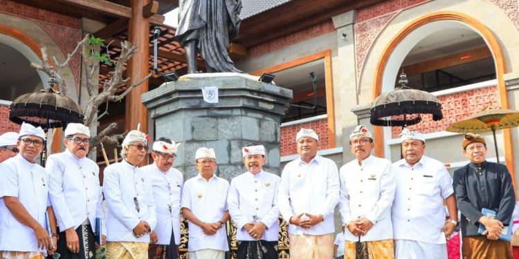 Gubernur Wayan Koster dan Tjok Oka Sukawati Resmikan Pasar Rakyat Tematik Wisata Ubud Didampingi Bupati Gianyar