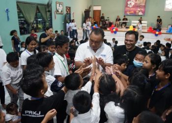 Berbagai kasih Paskah , Bupati Tamba rayakan bersama anak anak panti asuhan