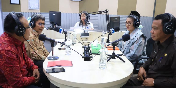 Ketua TP PKK Provinsi Bali Dialog Interaktif di RRI Singaraja