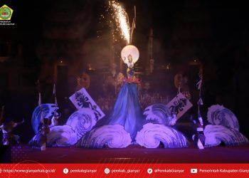 Gong Kebyar Tiga Barung Duta PKB Kabupaten Gianyar Meriahkan HUT Kota Gianyar