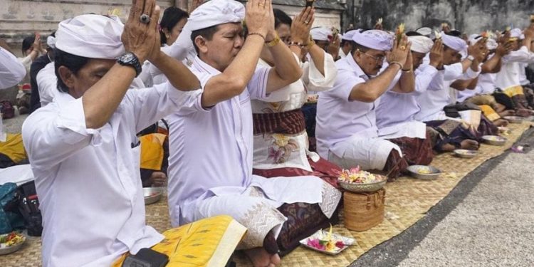 Pemkab Klungkung Nganyarin di Pura Puncak Mundi Nusa Penida
