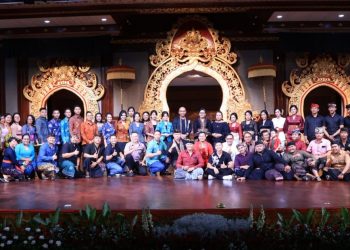 Ketua Dekranasda Bali Ny. Putri Suastini Koster Membuka Pameran IKM Bali Bangkit Tahap 4 Berharap Kerajinan Bali Menjadi Lebih Baik