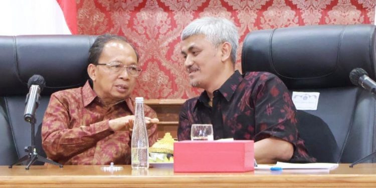 Gubernur Bali Bersama Deputi Bidang Sarana dan Prasana BAPPENAS Mendengarkan Laporan Masalah Infrastruktur Bupati/Walikota se – Bali