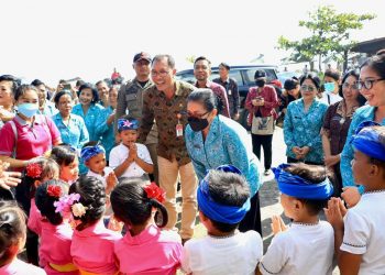 Menyapa dan Berbagi Hari Ke – 2 TP PKK Bali Ny. Putri Koster Harapkan Masyarakat Lestarikan Bahasa dan Aksara Bali