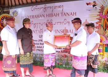 Gubernur Wayan Koster Kembali Diapresiasi Bupati Badung Bersama Krama Desa Adat Ambengan dan Adat Ayunan Telah Memberikan Hibah Tanah