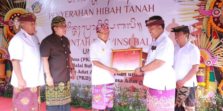 Gubernur Wayan Koster Kembali Diapresiasi Bupati Badung Bersama Krama Desa Adat Ambengan dan Adat Ayunan Telah Memberikan Hibah Tanah