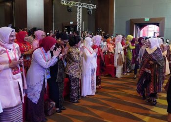 Pameran Serangkaian HUT Dekranas ke 43, Ny Putri Koster Gaungkan Kekayaan Kain Tenun Tradisional Bali