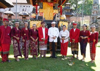 Wagub Cok Ace Hadiri Upacara Ngenteg Linggih lan Padudusan Agung di Pura Pajenengan Pande, Antiga