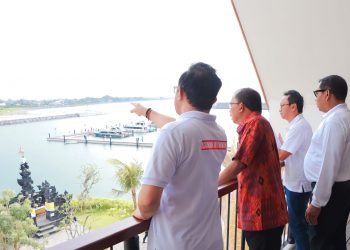Gubernur Wayan Koster Didampingi Wali Kota Denpasar Tinjau Operasional Pelabuhan Sanur