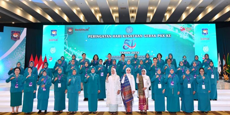 Dihadiri Ibu Negara, Ny Putri Koster Ikuti Acara HKG PKK Ke-51 Tahun 2023