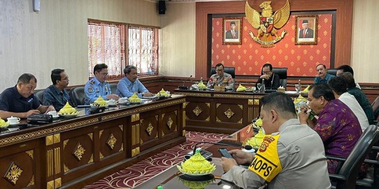 Wagub Cok Ace Gelar Rapat Evaluasi Tata Kelola Pariwisata