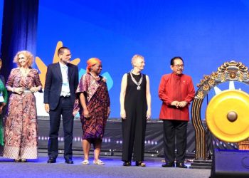 Hadiri Kongres ICM yang ke-33 Wagub Cok Ace Ucapkan Terimakasi Kepada Organisasi Bidan Sebagai Garda Terdepan Pelayanan Ibu dan Anak