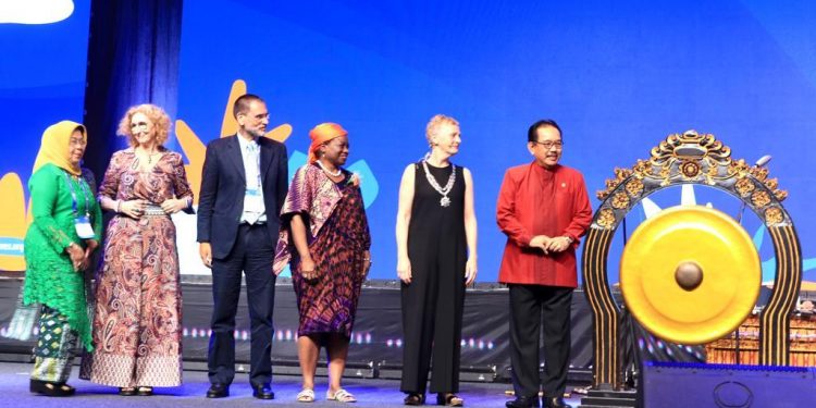 Hadiri Kongres ICM yang ke-33 Wagub Cok Ace Ucapkan Terimakasi Kepada Organisasi Bidan Sebagai Garda Terdepan Pelayanan Ibu dan Anak