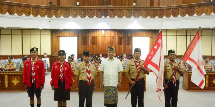 Sekda Dewa Indra Lepas Kontingen Bali ke LT-V dan Karang Pamitran Nasional Tahun 2023
