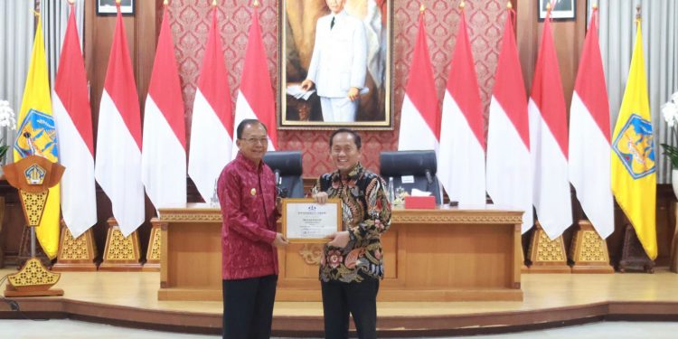 Universitas Trisakti Anugerahi Gubernur Bali Wayan Koster ‘Sustainability Leadership Award