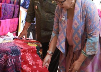 Ketua Dekranasda Bali Ny. Putri Koster Meninjau PLUT UMKM Buleleng