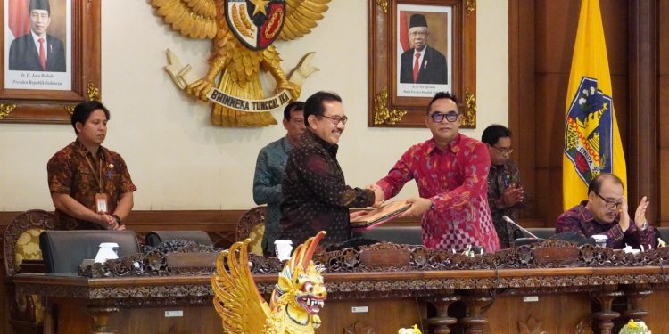Wakili Gubernur Bali, Cok Ace Sampaikan Tanggapan terhadap Raperda Penanggulangan Bencana