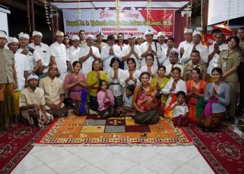 Wagub Cok Ace Silaturahmi dengan Warga Hindu di Padang