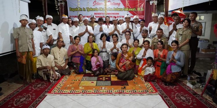 Wagub Cok Ace Silaturahmi dengan Warga Hindu di Padang