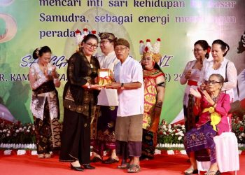 Hadiri Perayaan Ulang Tahun Sanggar Teater Mini, Ny. Putri Koster Dorong Generasi Muda Asah Kemampuan Dan Disiplin Melalui Teater