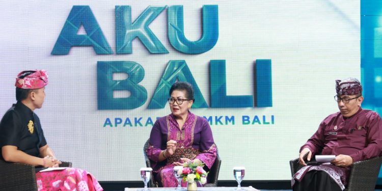 Ketua Dekranasda Bali Ny. Putri Koster dalam Dialog Perlindungan Kain Tenun Tradisional Bali