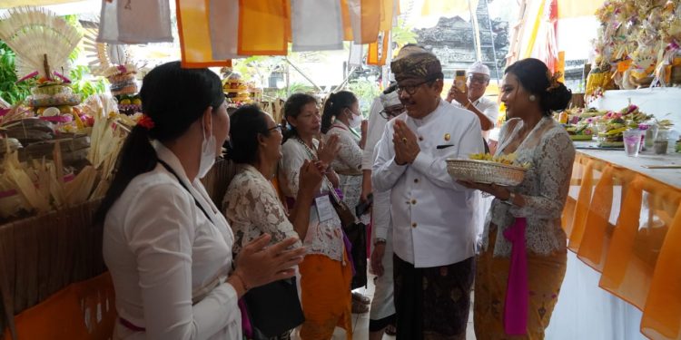 Wagub Cok Ace Hadiri Karya Atma Wedana di Jembrana