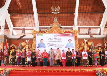 Ketua TP PKK Provinsi Bali Hadiri Pasar Rakyat “Berbelanja dan Berbagi” di Kabupaten Tabanan