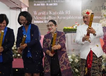 Hadiri HUT WKRI, Ny. Cok Ace Bangun Sinergi dalam Penguatan Peran Perempuan