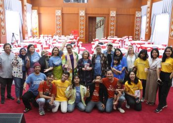 Ny. Putri Koster Menerima Kunjungan Teater Keliling Jakarta