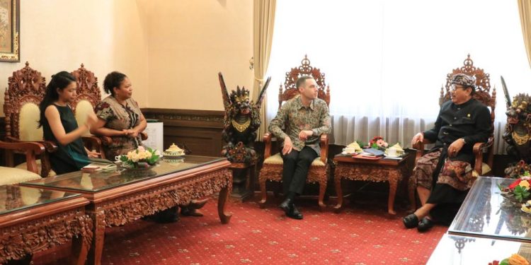Bertemu Wagub Cok Ace, Konsulat Jenderal AS Sampaikan Dukungan Atas Surat Edaran Gubernur Bali Terkait “Do and Don’t’ Bagi Wisatawan Mancanegara